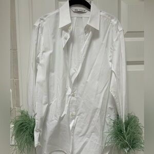 Gorgeous Zara  classic button down shirt with a playful green feather cuff